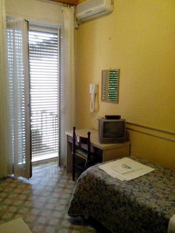 Albergo Da Peppino Poggio Mirteto Ruang foto